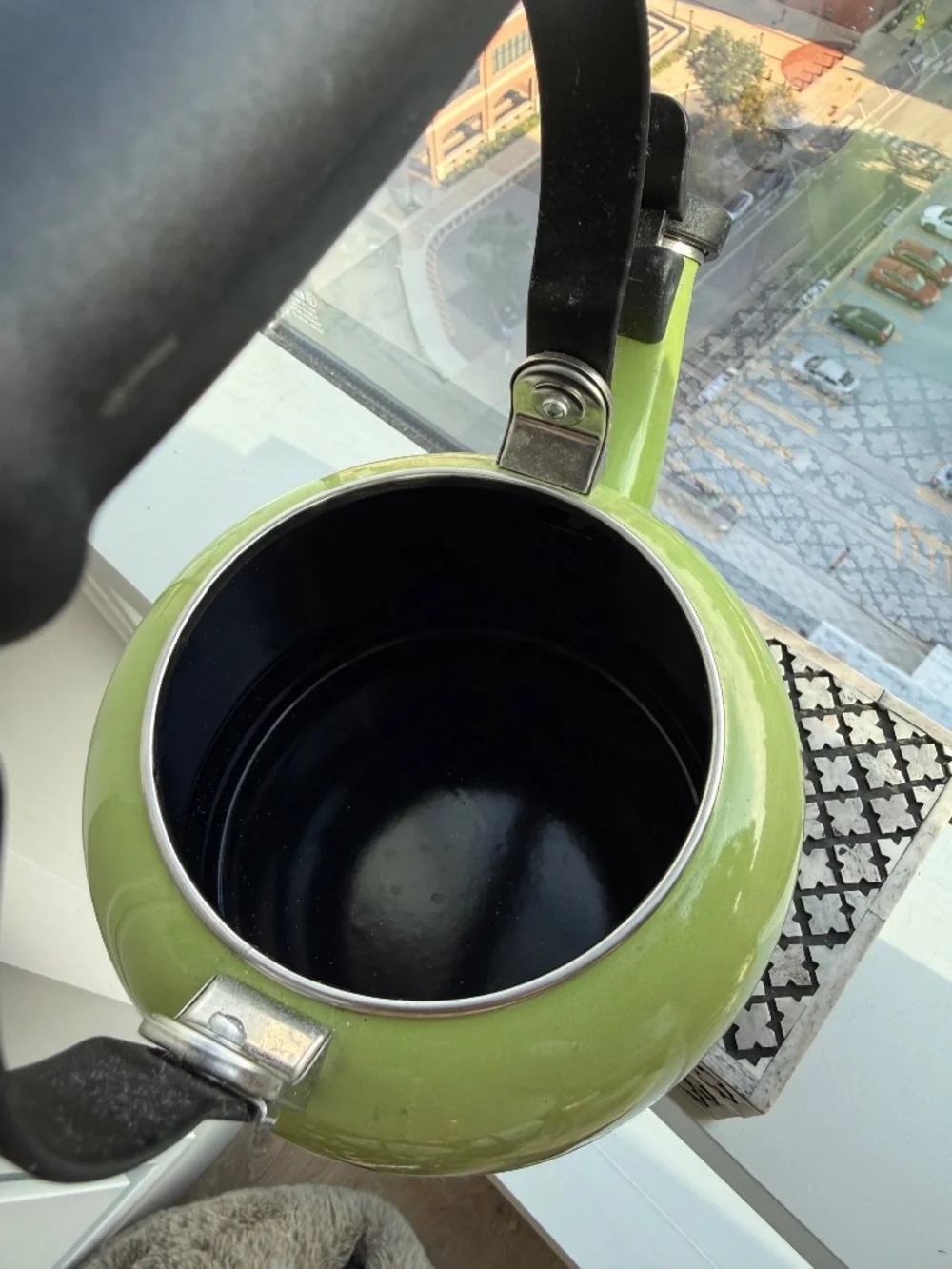 Le Creuset Enamel/Steel Whistling Tea Kettle Palm Lime Green 1.25 Qt